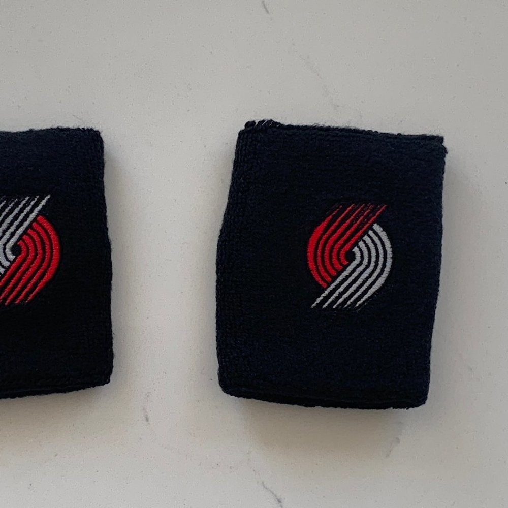 Portland Trailblazers Basketball wristbands - Picture 2 of 2